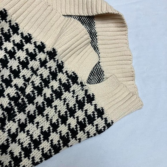 Women's black and cream hounds tooth patterned sweater vest - Picture 4 of 5